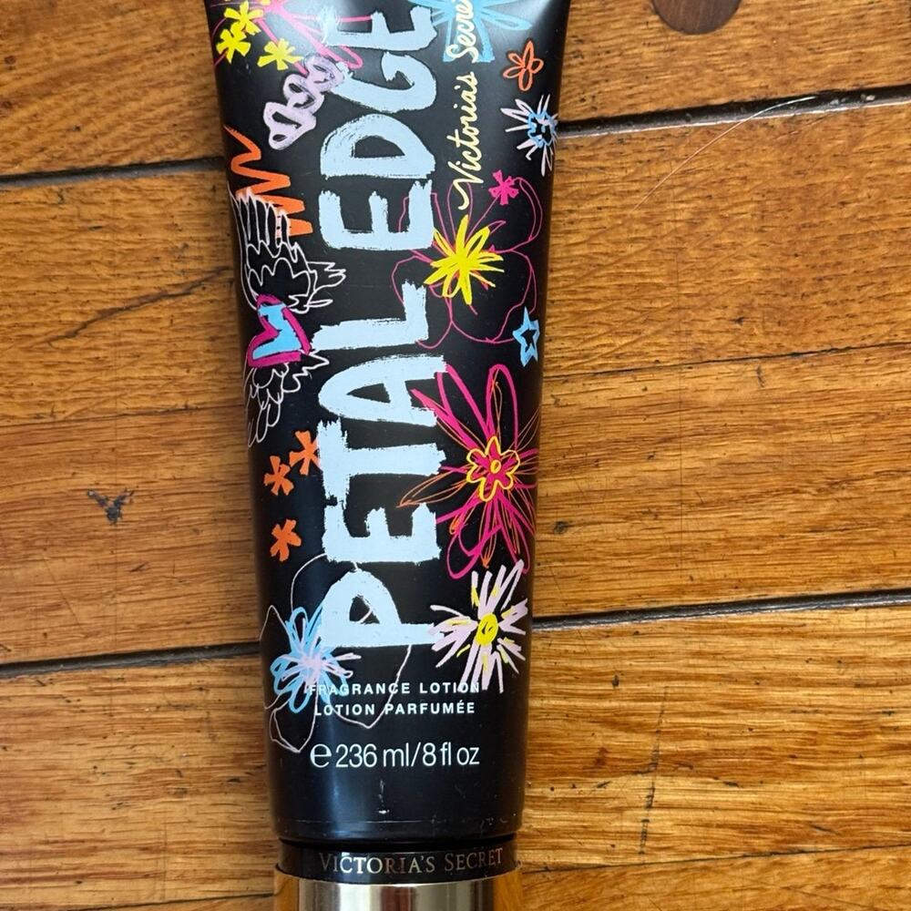 Victoria’s Secret Petal Edge lotion New rare